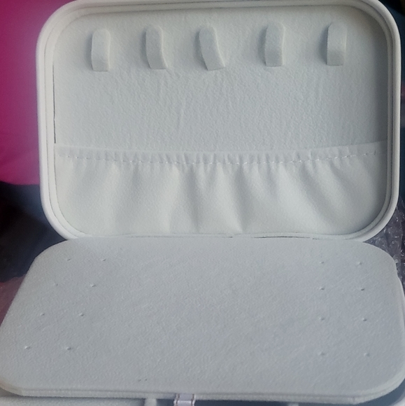 Nice jewelry box - Picture 2 of 3